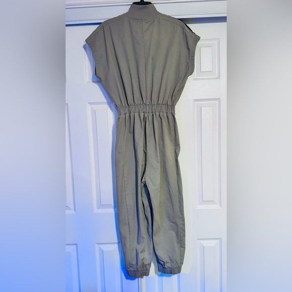 Women's Gray Jumpsuit. ( FINAL OFFER ) - Picture 2 of 10